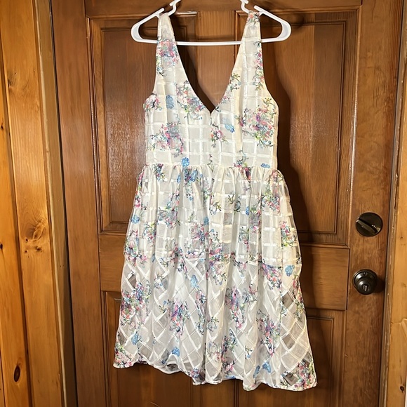 NWT Anthropologie Maeve V-Neck White Peony Garden Dress Size 10 - Picture 6 of 9